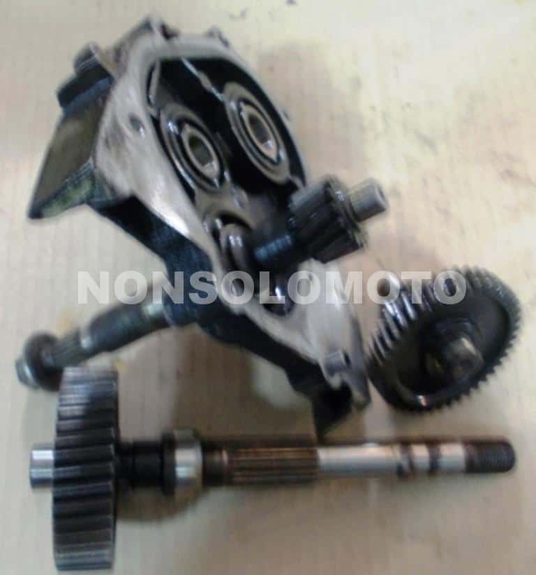 INGRANAGGI TRASMISSIONE FYM SCOOTERONE 125 USATO