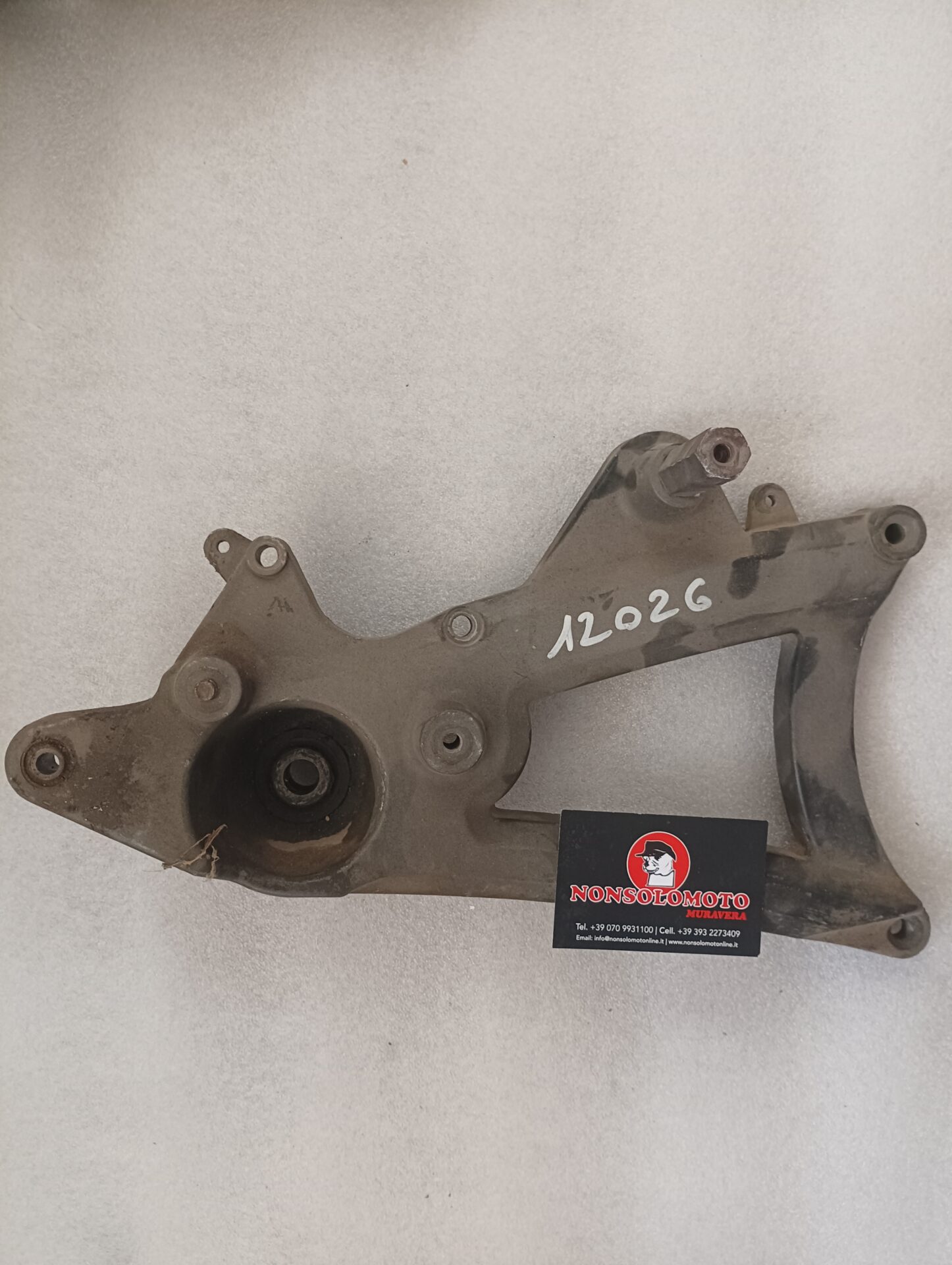 STAFFA SUPPORTO MARMITTA MALAGUTI MADISON 125 99>01 Usato