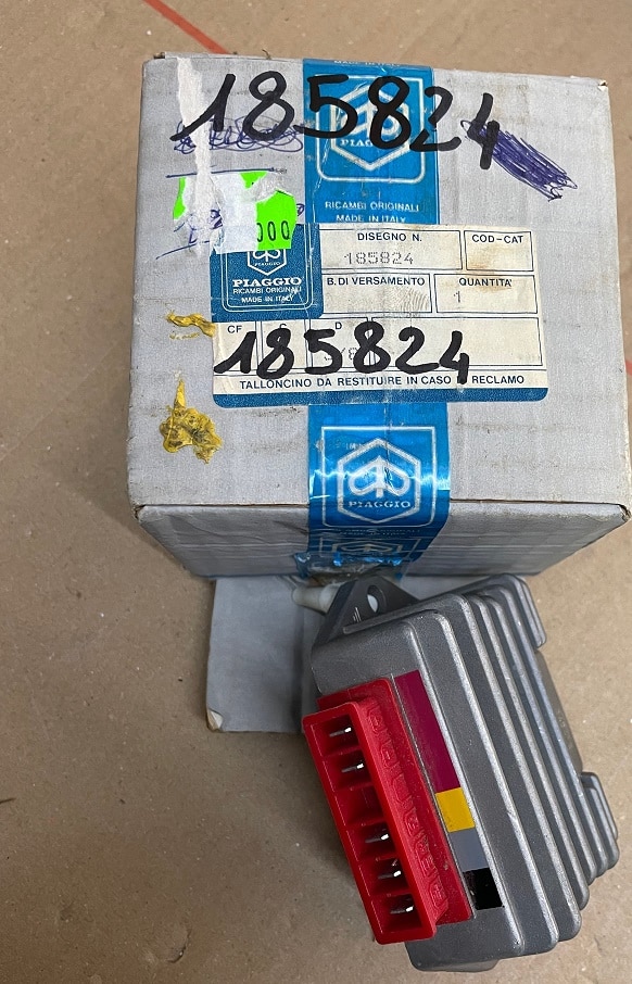 REGOLATORE TENSIONE PIAGGIO NRG VESPA ET2 PK50S GILERA DNA RUNNER 50 ART 185824