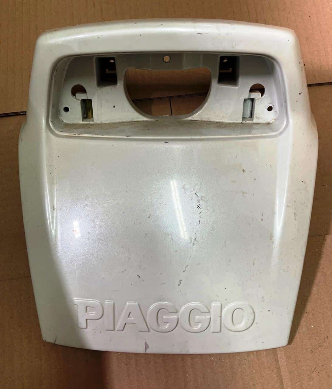 SUPPORTO FANALE POSTERIORE PIAGGIO X9 250 04> (USATO)