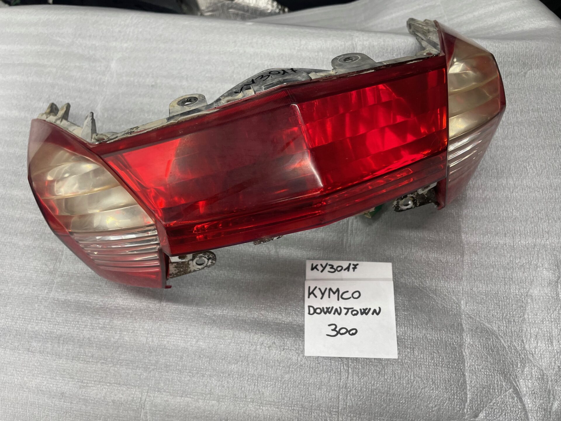 FANALE POSTERIORE KYMCO DOWNTOWN 300 07> USATO