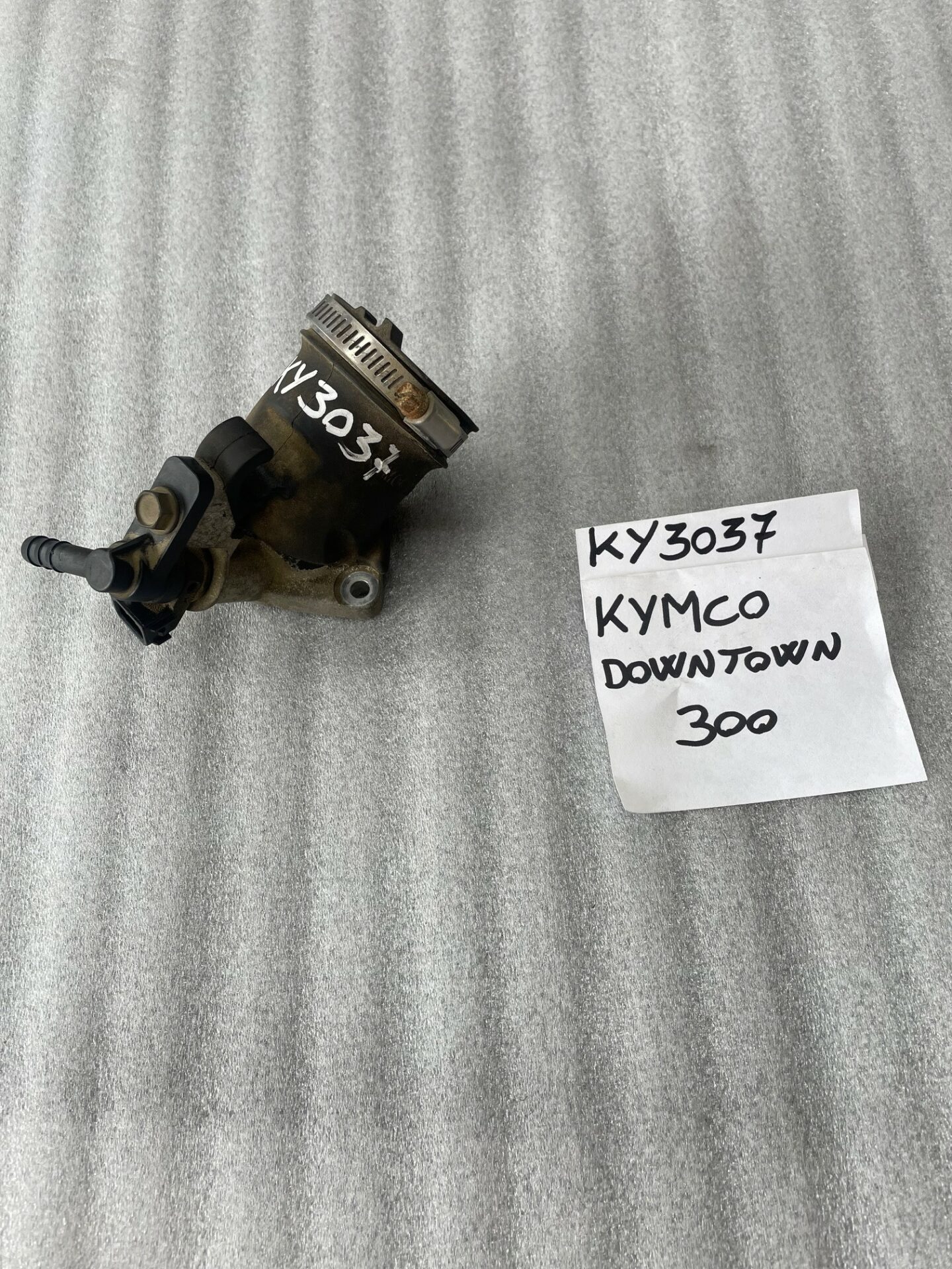 COLLETTORE ASPIRAZIONE KYMCO DOWNTOWN 300 07> USATO