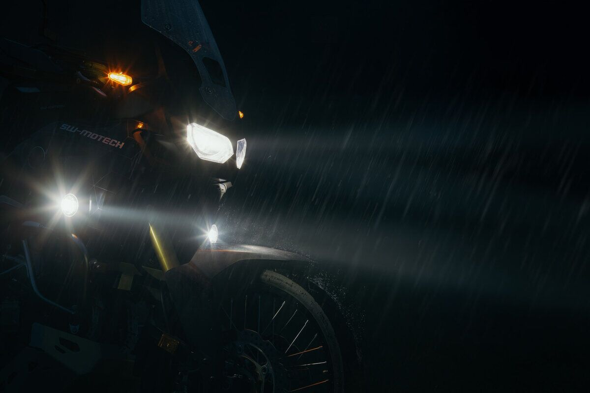 SW MOTECH NSW.05.936.51001/B FARI Fendinebbia EVO SUZUKI	DL 1050 ABS V-Strom 20>25