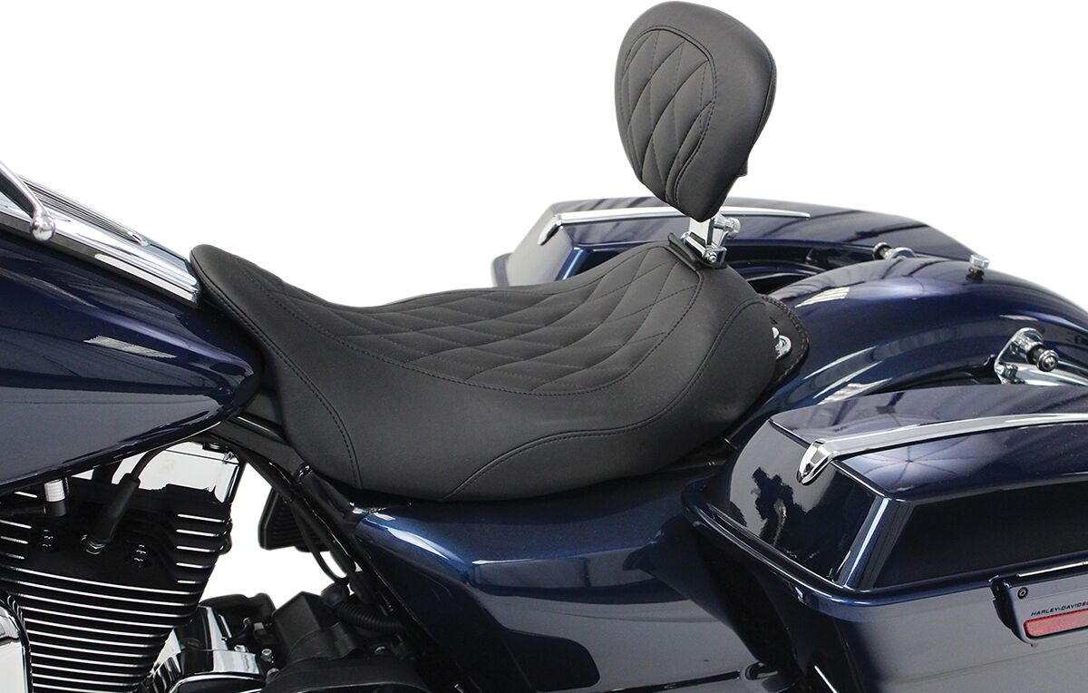 MUSTANG 79725 Sella singola larga con schienalino pilota rimovibile Tripper HARLEY DAVIDSON FLHTCUTG 1868 ABS 08>25