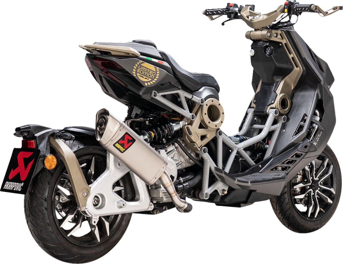 AKRAPOVIC S-IT125SO2-APT Silenziatore linea slip-on SCOOTER ITALJET DRAGSTER 125 ABS	20>25