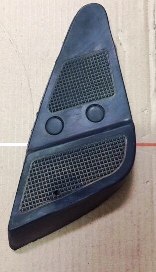 PEDANA POGGIA PIEDI DESTRA HONDA FORESIGHT 250 01 (USATO)