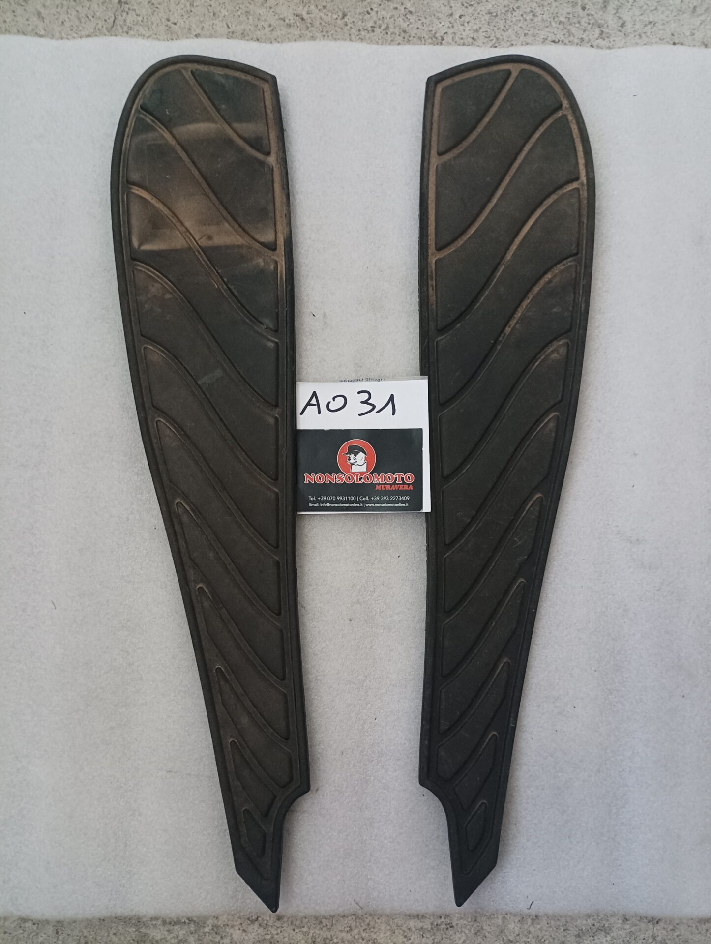 COPPIA TAPPETINI APRILIA LEONARDO 125 150 USATO !!