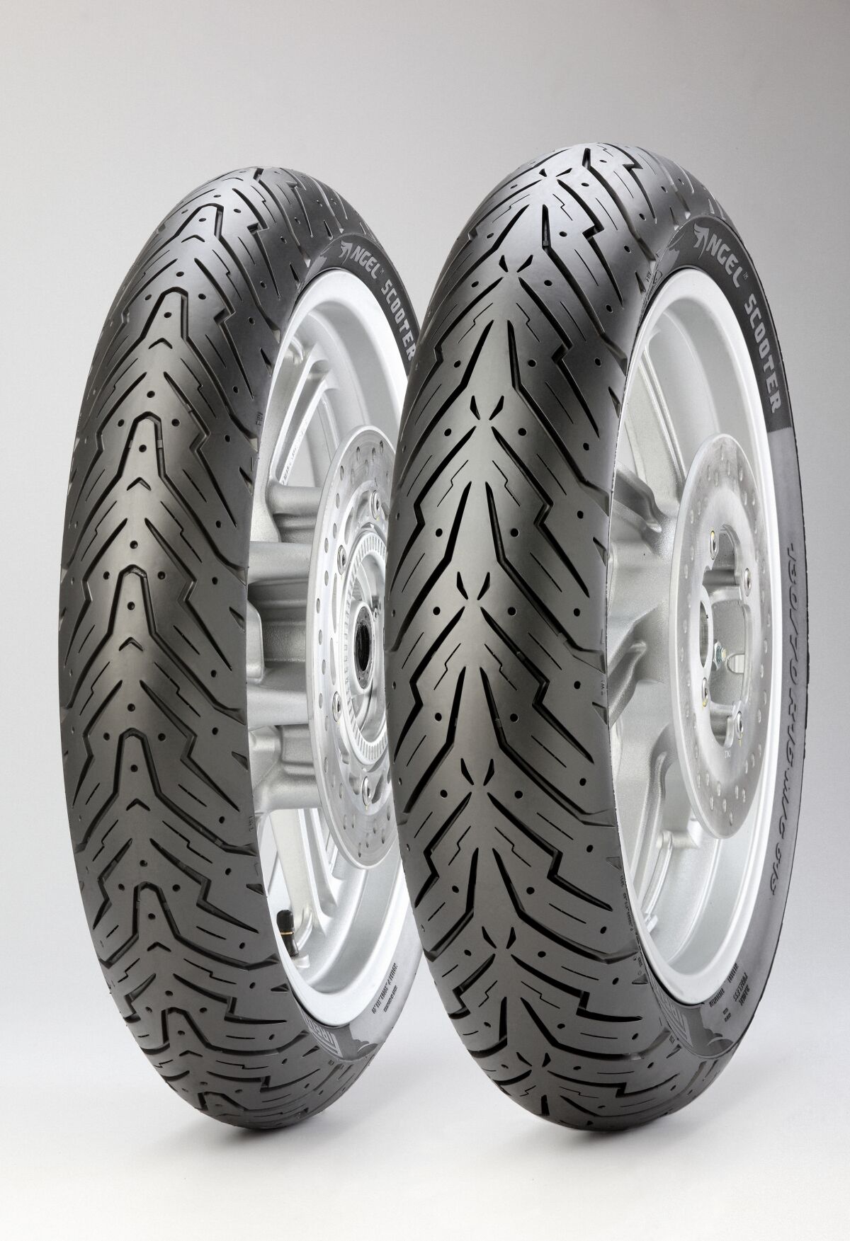 PIRELLI PNEUMATICO ANGEL SCOOTER 130/70-16 61S